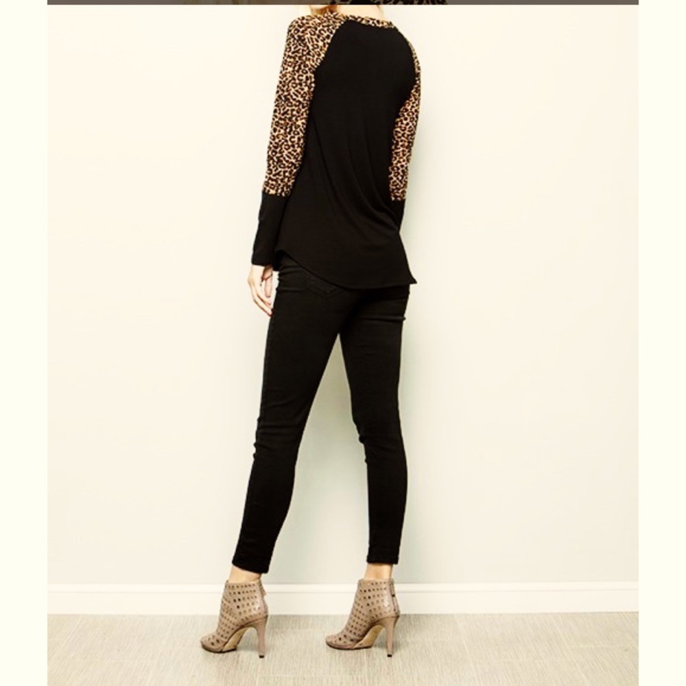 Long Leopard Print Sleeve Top - Picture 3 of 3